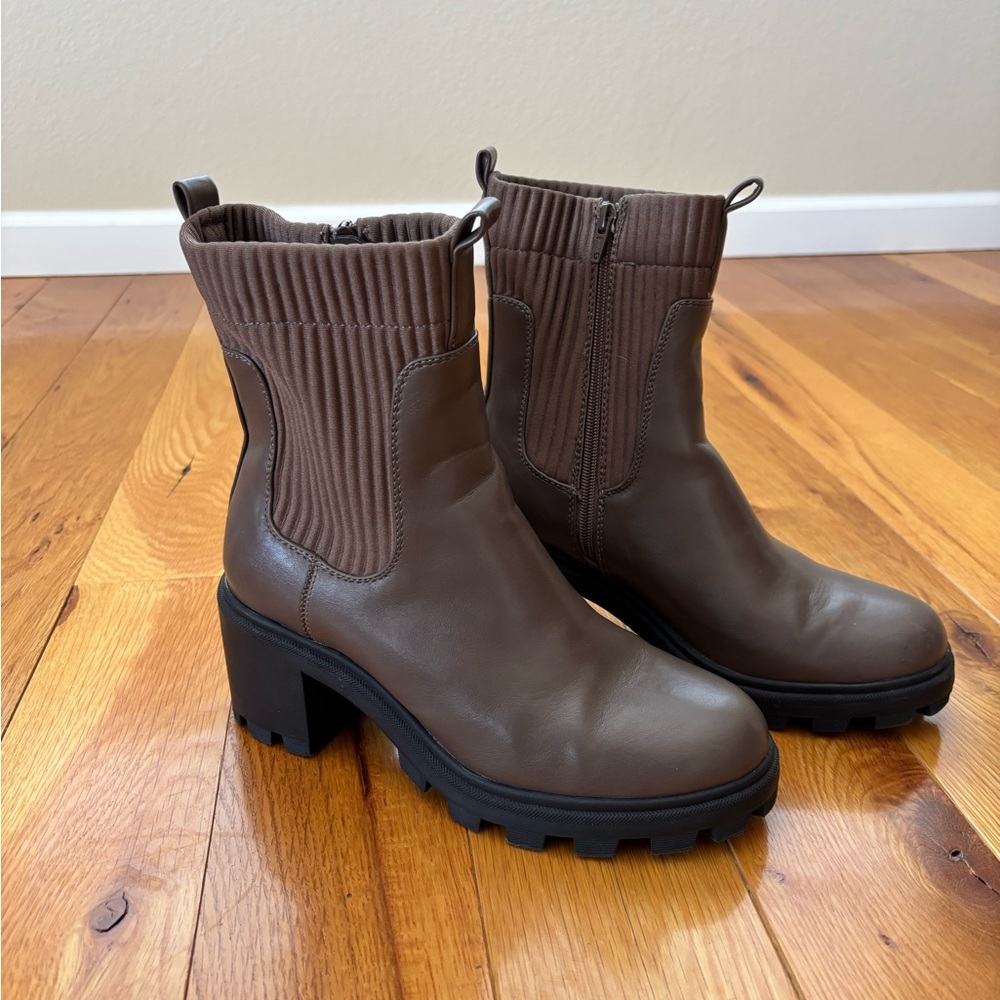 NWOT Boots Size 8.5